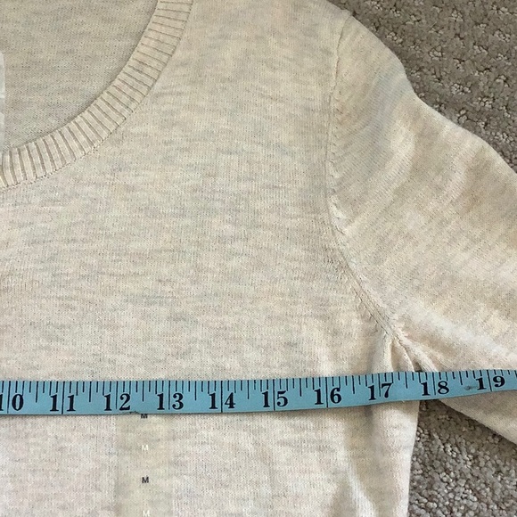 Gap cardigan NEW WITH TAGS al ight tan color size M - Picture 8 of 9
